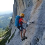 Initiation à la via ferrata : matériel, sécurité et premiers itinéraires en France
