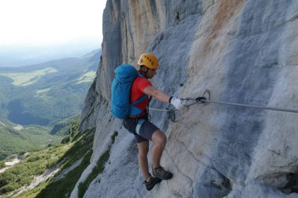 Initiation à la via ferrata : matériel, sécurité et premiers itinéraires en France