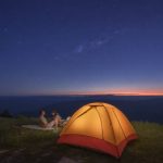 Dormir à la belle étoile en toute sécurité : guide complet pour une première nuit sans tente
