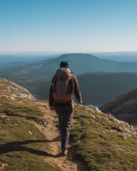 Les meilleures randonnées à faire au printemps en France : 10 itinéraires pour profiter du retour des beaux jours